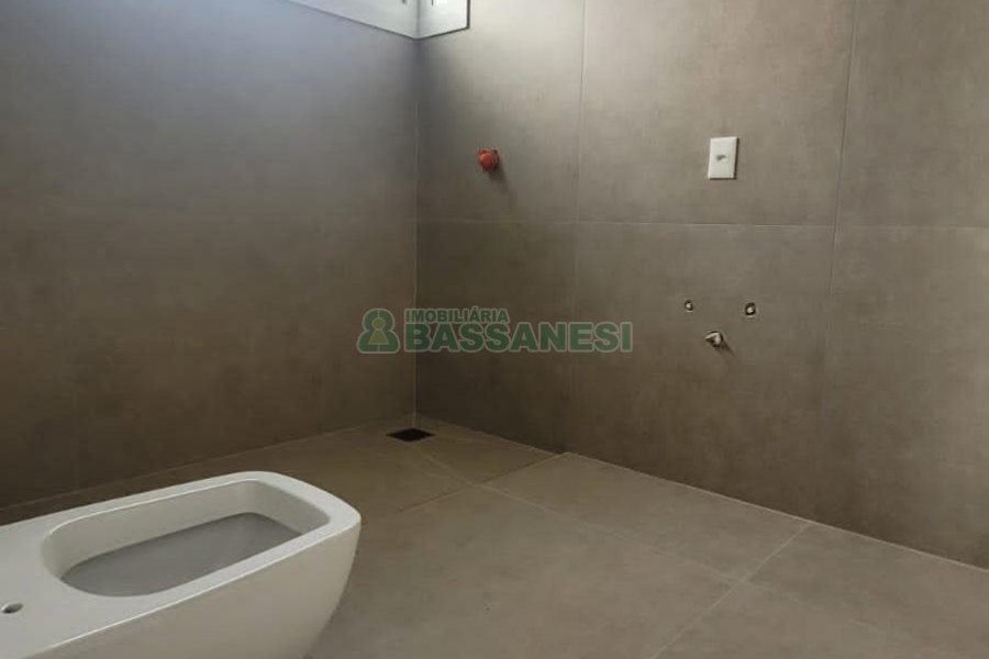 Apartamento com 174m², 3 dormitórios, 3 vagas, no bairro Sanvitto em Caxias do Sul para Alugar