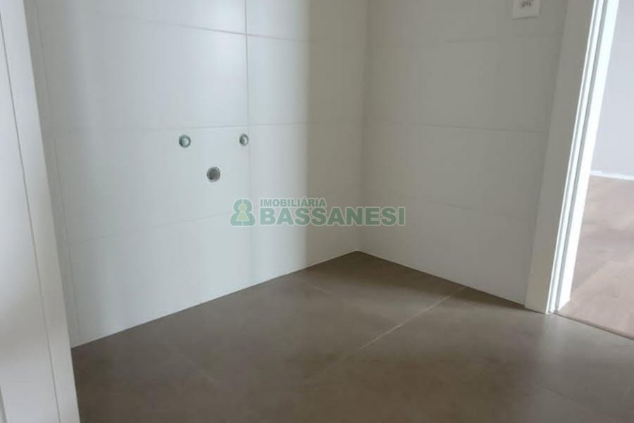 Apartamento com 174m², 3 dormitórios, 3 vagas, no bairro Sanvitto em Caxias do Sul para Alugar