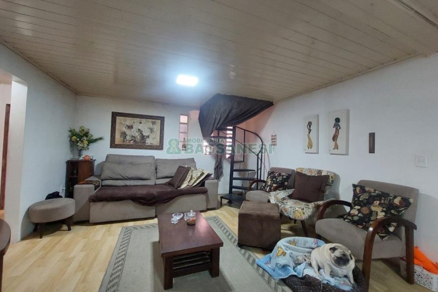 Casa com 450m², 4 dormitórios, 2 vagas, no bairro Lourdes em Caxias do Sul para Comprar