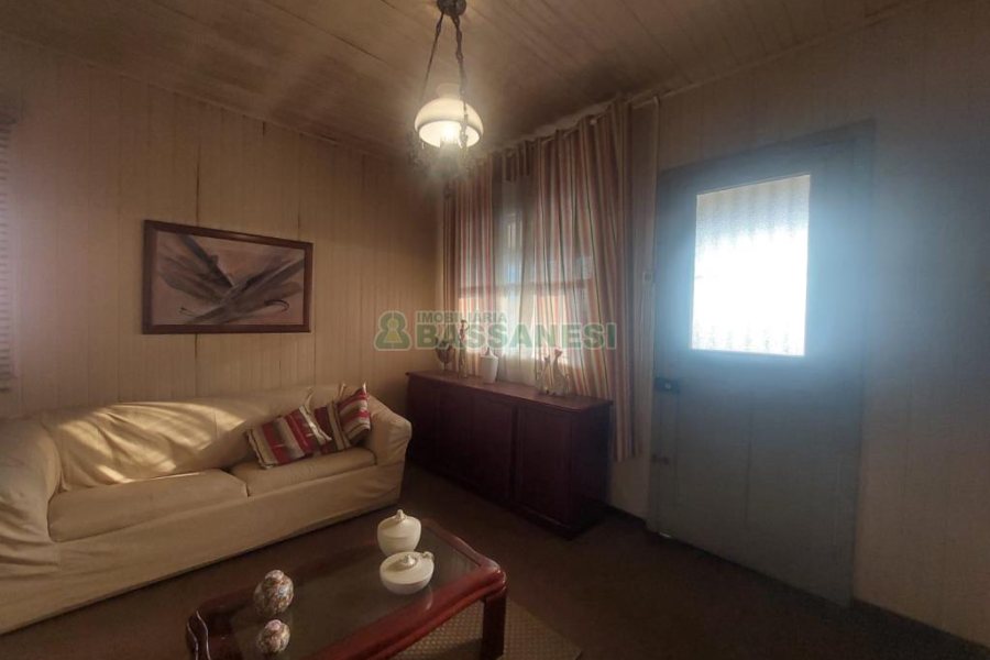 Casa com 450m², 4 dormitórios, 2 vagas, no bairro Lourdes em Caxias do Sul para Comprar