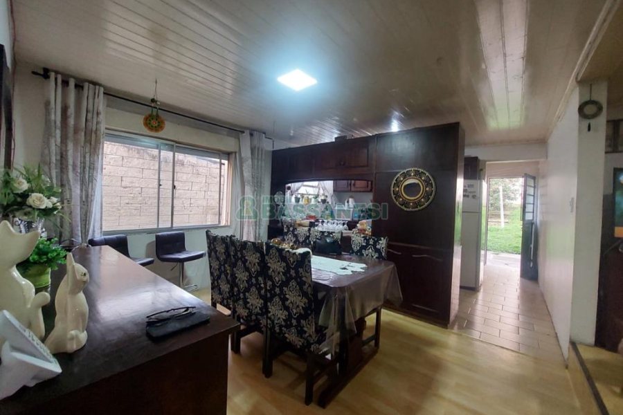 Casa com 450m², 4 dormitórios, 2 vagas, no bairro Lourdes em Caxias do Sul para Comprar