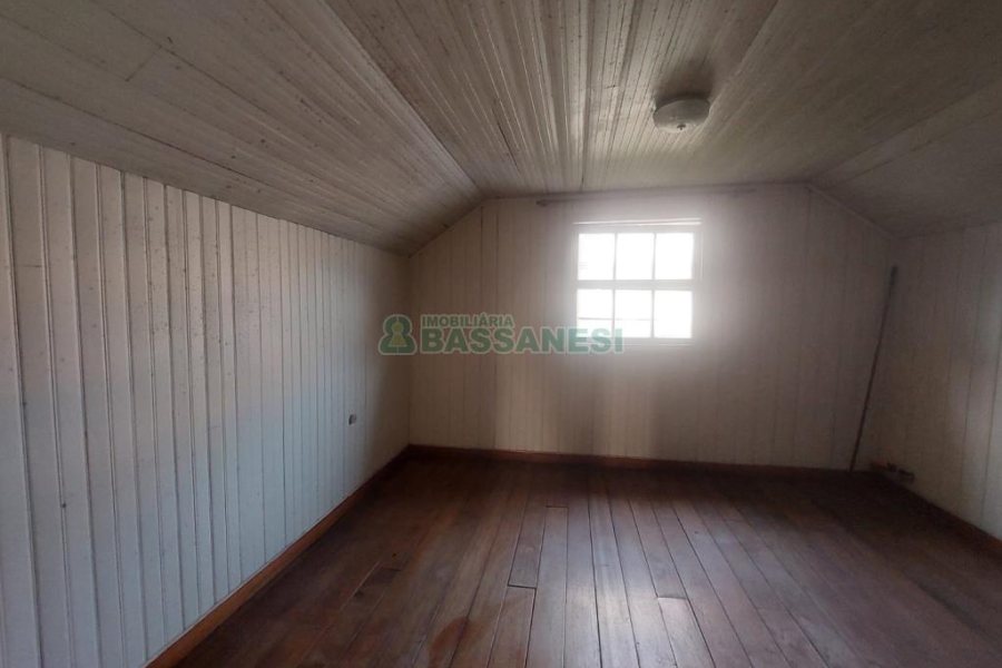 Casa com 450m², 4 dormitórios, 2 vagas, no bairro Lourdes em Caxias do Sul para Comprar