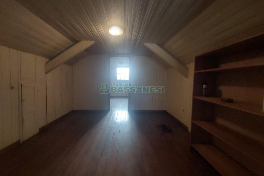 Casa com 450m², 4 dormitórios, 2 vagas, no bairro Lourdes em Caxias do Sul para Comprar