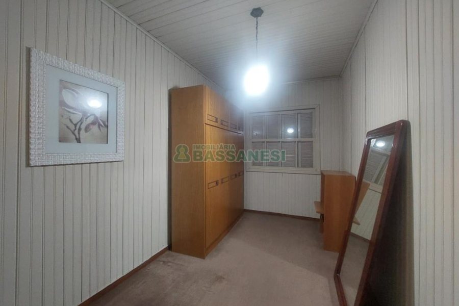 Casa com 450m², 4 dormitórios, 2 vagas, no bairro Lourdes em Caxias do Sul para Comprar