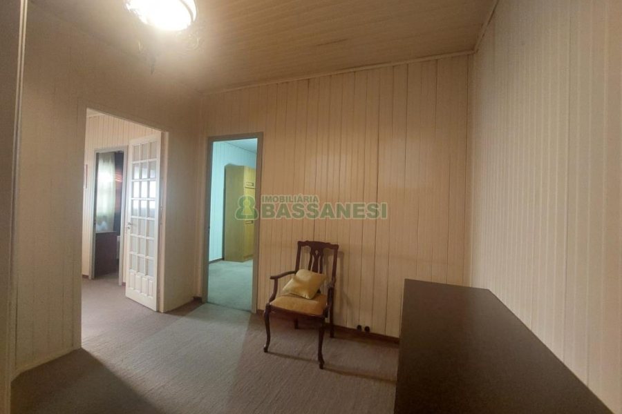 Casa com 450m², 4 dormitórios, 2 vagas, no bairro Lourdes em Caxias do Sul para Comprar