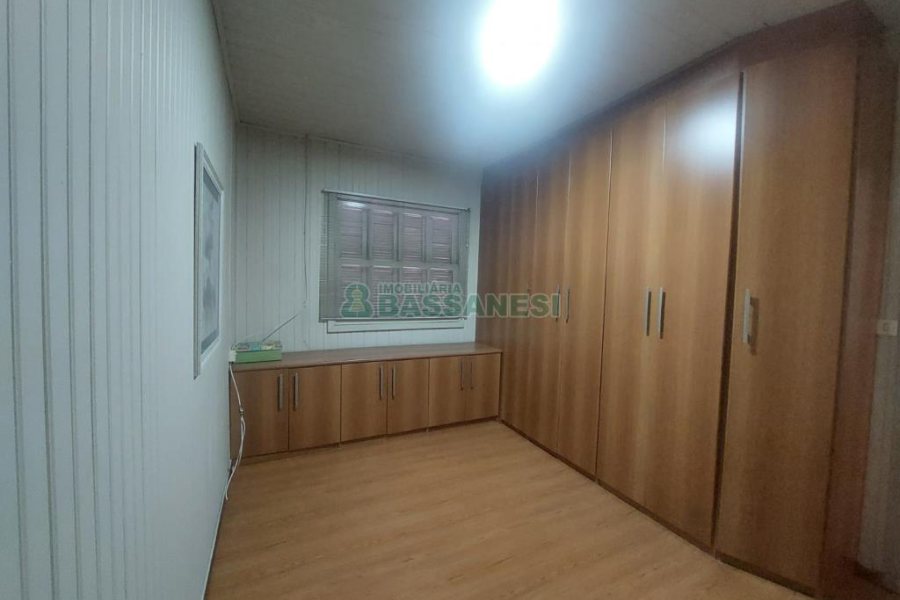 Casa com 450m², 4 dormitórios, 2 vagas, no bairro Lourdes em Caxias do Sul para Comprar