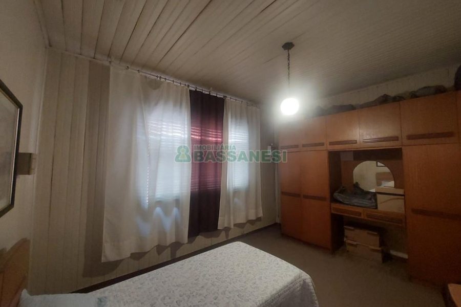 Casa com 450m², 4 dormitórios, 2 vagas, no bairro Lourdes em Caxias do Sul para Comprar