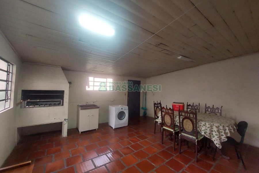 Casa com 450m², 4 dormitórios, 2 vagas, no bairro Lourdes em Caxias do Sul para Comprar