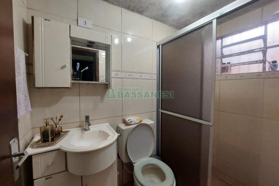 Casa com 450m², 4 dormitórios, 2 vagas, no bairro Lourdes em Caxias do Sul para Comprar