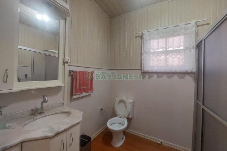 Casa com 450m², 4 dormitórios, 2 vagas, no bairro Lourdes em Caxias do Sul para Comprar