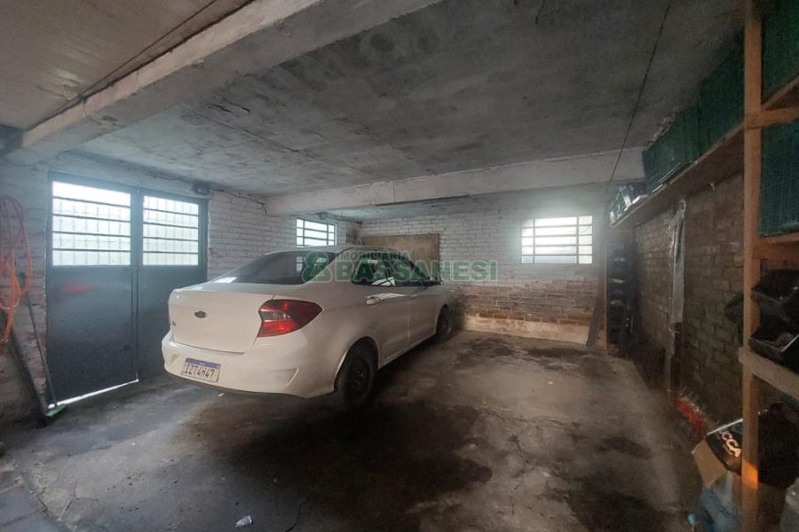 Casa com 450m², 4 dormitórios, 2 vagas, no bairro Lourdes em Caxias do Sul para Comprar