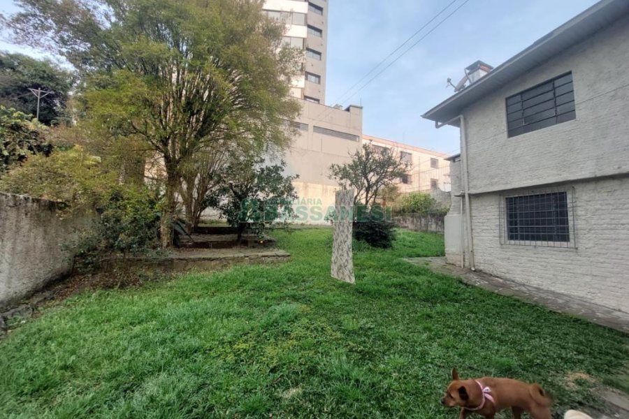 Casa com 450m², 4 dormitórios, 2 vagas, no bairro Lourdes em Caxias do Sul para Comprar