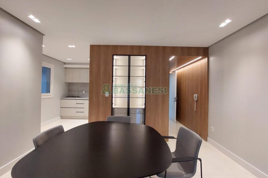 Apartamento com 104m², 3 dormitórios, 2 vagas, no bairro Universitário em Caxias do Sul para Comprar