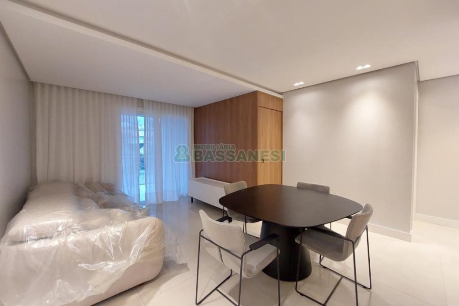 Apartamento com 104m², 3 dormitórios, 2 vagas, no bairro Universitário em Caxias do Sul para Comprar