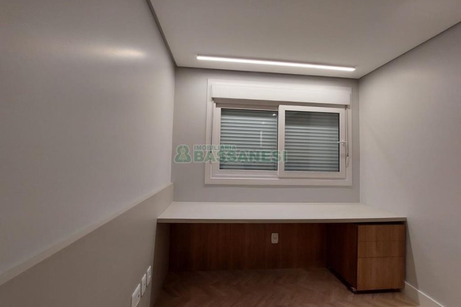 Apartamento com 104m², 3 dormitórios, 2 vagas, no bairro Universitário em Caxias do Sul para Comprar
