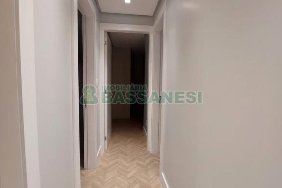 Apartamento com 104m², 3 dormitórios, 2 vagas, no bairro Universitário em Caxias do Sul para Comprar
