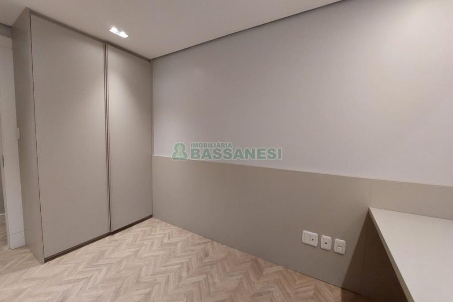 Apartamento com 104m², 3 dormitórios, 2 vagas, no bairro Universitário em Caxias do Sul para Comprar