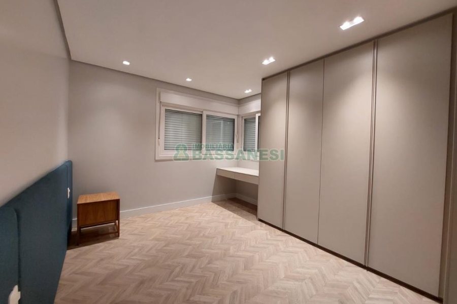 Apartamento com 104m², 3 dormitórios, 2 vagas, no bairro Universitário em Caxias do Sul para Comprar