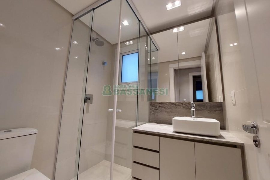 Apartamento com 104m², 3 dormitórios, 2 vagas, no bairro Universitário em Caxias do Sul para Comprar