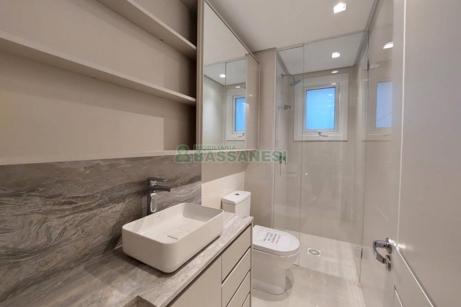 Apartamento com 104m², 3 dormitórios, 2 vagas, no bairro Universitário em Caxias do Sul para Comprar