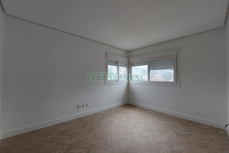 Apartamento com 101m², 3 dormitórios, 2 vagas, no bairro Universitário em Caxias do Sul para Comprar