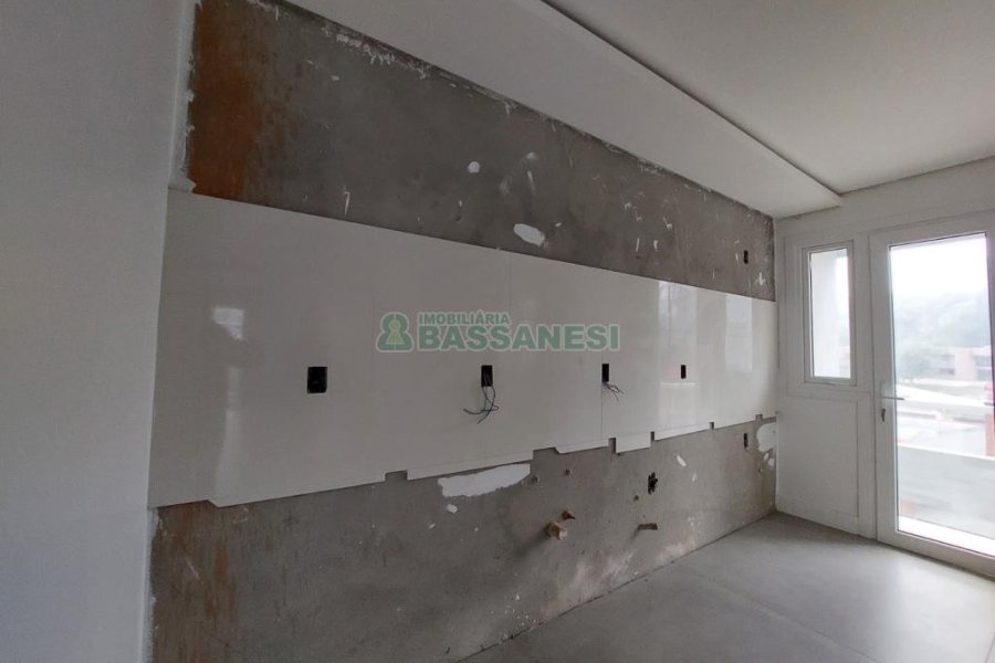 Apartamento com 101m², 3 dormitórios, 2 vagas, no bairro Universitário em Caxias do Sul para Comprar