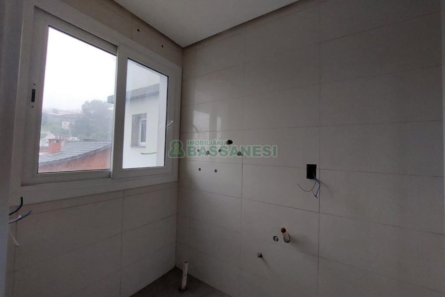 Apartamento com 101m², 3 dormitórios, 2 vagas, no bairro Universitário em Caxias do Sul para Comprar