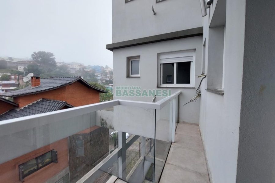 Apartamento com 101m², 3 dormitórios, 2 vagas, no bairro Universitário em Caxias do Sul para Comprar