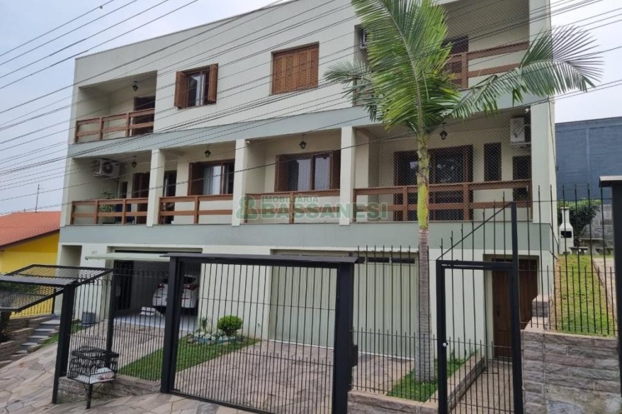 Sobrado com 185m², 3 dormitórios, 2 vagas, no bairro De Lazzer em Caxias do Sul para Comprar
