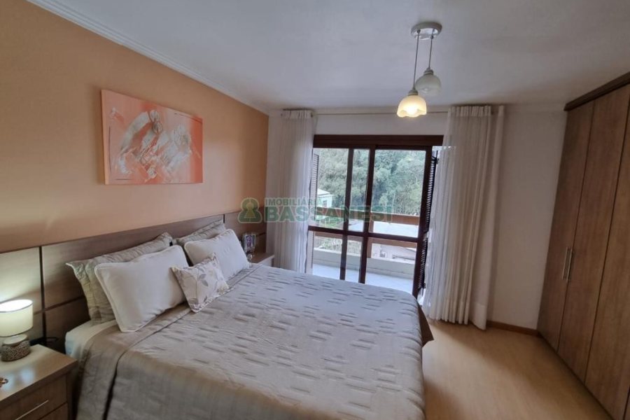 Sobrado com 185m², 3 dormitórios, 2 vagas, no bairro De Lazzer em Caxias do Sul para Comprar