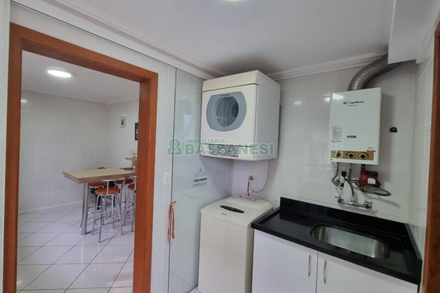 Sobrado com 185m², 3 dormitórios, 2 vagas, no bairro De Lazzer em Caxias do Sul para Comprar