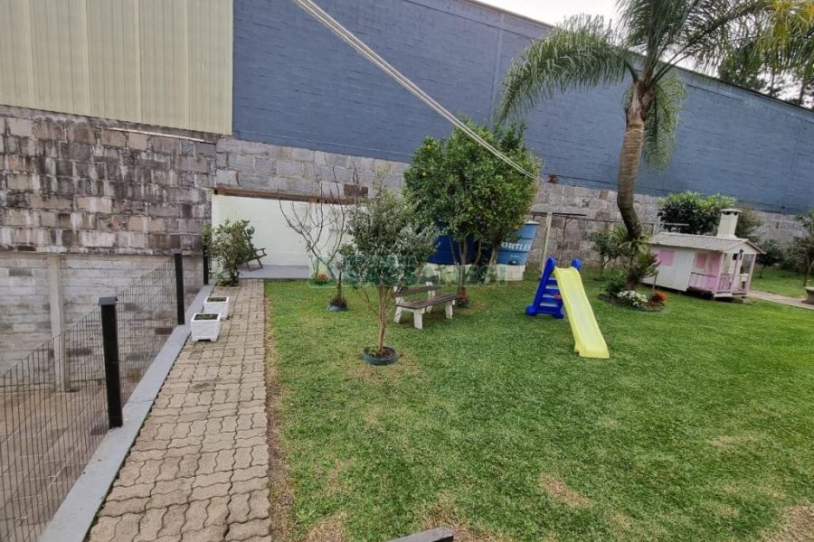Sobrado com 185m², 3 dormitórios, 2 vagas, no bairro De Lazzer em Caxias do Sul para Comprar