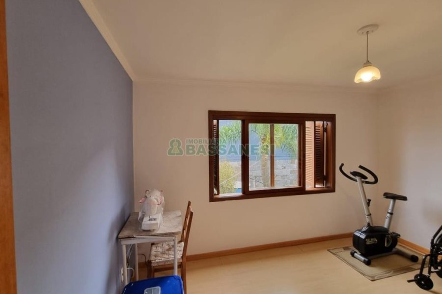 Sobrado com 185m², 3 dormitórios, 2 vagas, no bairro De Lazzer em Caxias do Sul para Comprar