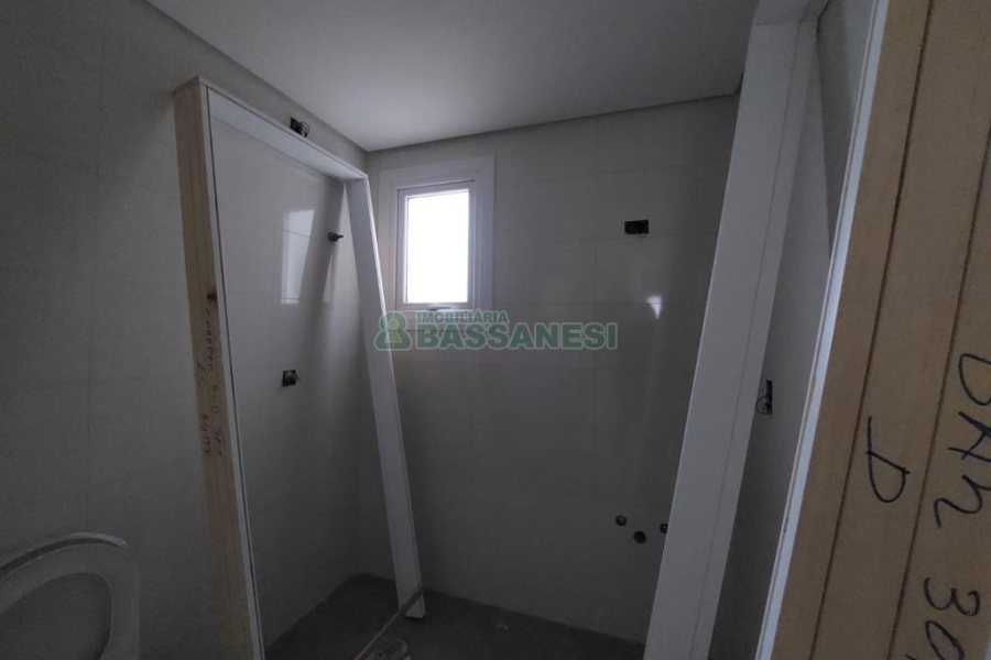 Apartamento com 104m², 3 dormitórios, 2 vagas, no bairro Universitário em Caxias do Sul para Comprar