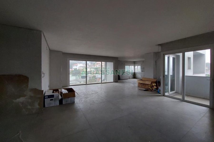 Apto/Cobertura com 195m², 3 dormitórios, 2 vagas, no bairro Universitário em Caxias do Sul para Comprar