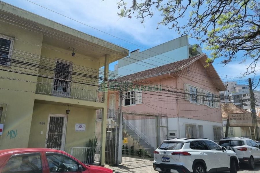 Casa com 187m², 6 dormitórios, 2 vagas, no bairro Rio Branco em Caxias do Sul para Comprar