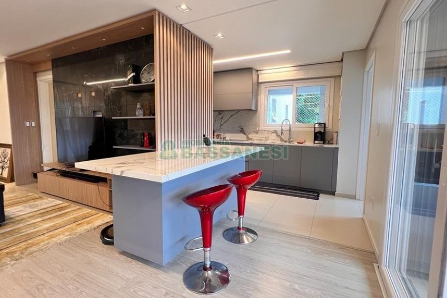 Apartamento com 140m², 3 dormitórios, 4 vagas, no bairro Madureira em Caxias do Sul para Alugar ou Comprar