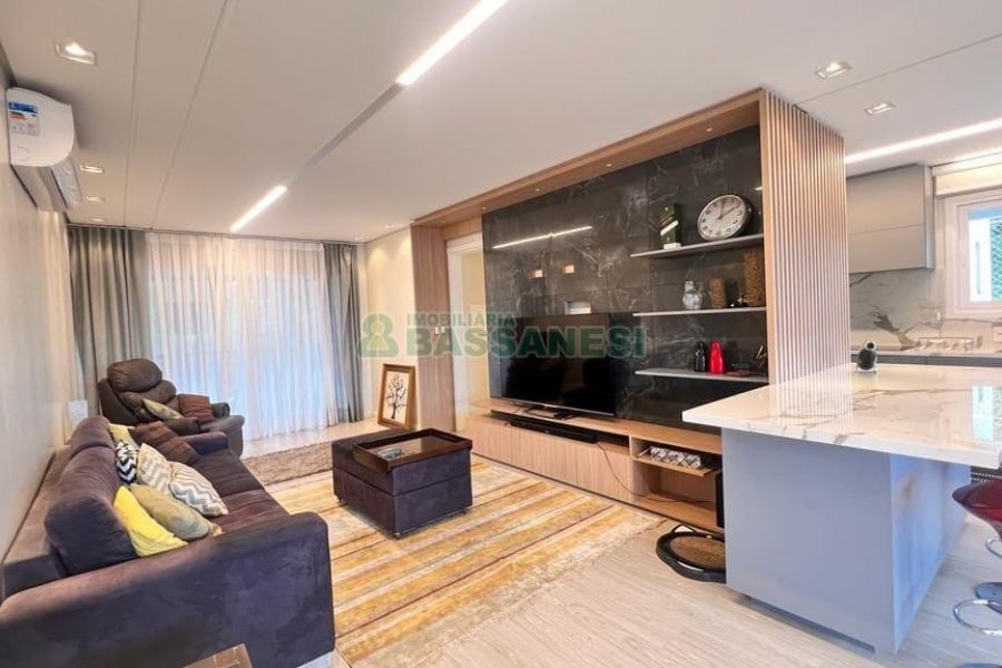 Apartamento com 140m², 3 dormitórios, 4 vagas, no bairro Madureira em Caxias do Sul para Alugar ou Comprar