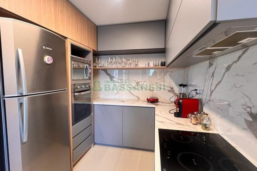 Apartamento com 140m², 3 dormitórios, 4 vagas, no bairro Madureira em Caxias do Sul para Alugar ou Comprar