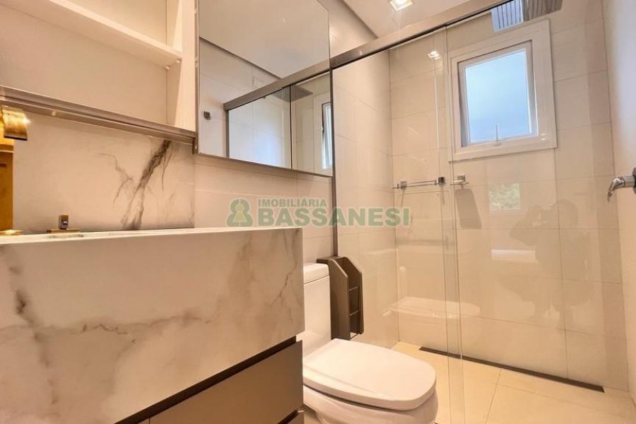 Apartamento com 140m², 3 dormitórios, 4 vagas, no bairro Madureira em Caxias do Sul para Alugar ou Comprar