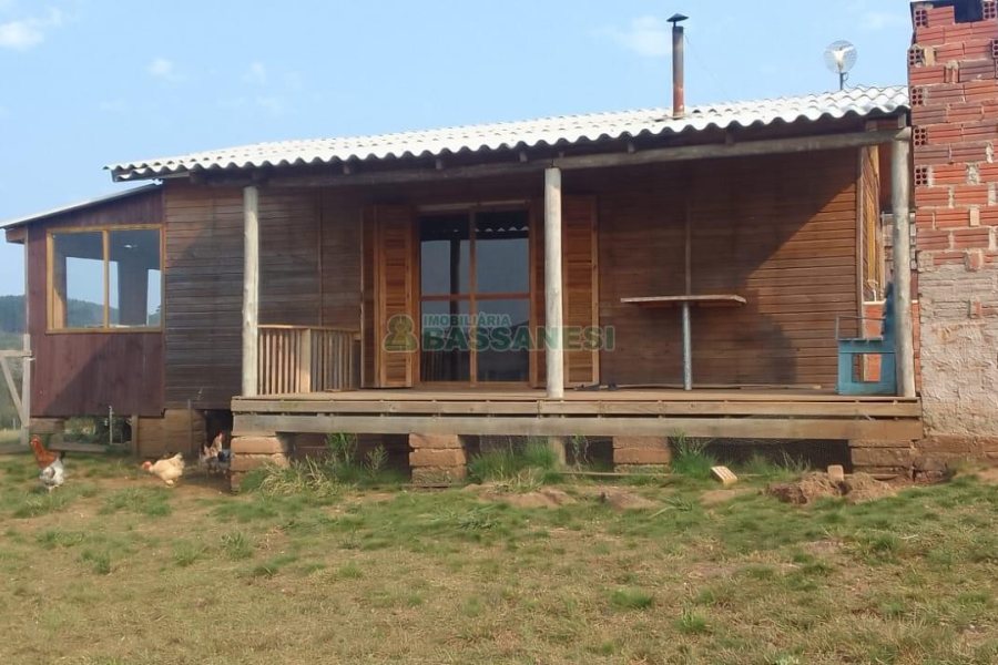 Chácara com 100m², 3 dormitórios, no bairro Criúva em Caxias do Sul para Comprar