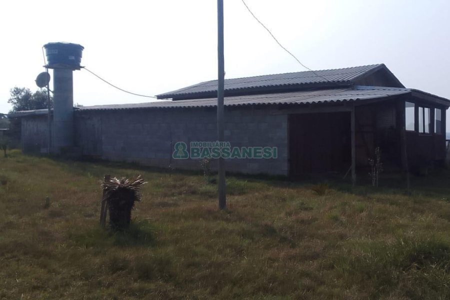 Chácara com 100m², 3 dormitórios, no bairro Criúva em Caxias do Sul para Comprar