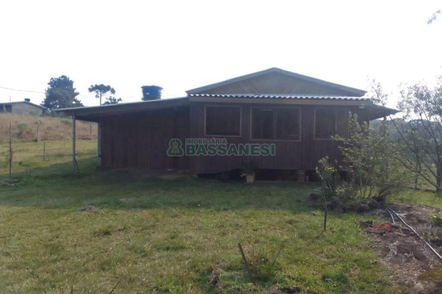 Chácara com 100m², 3 dormitórios, no bairro Criúva em Caxias do Sul para Comprar