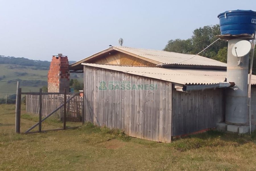 Chácara com 100m², 3 dormitórios, no bairro Criúva em Caxias do Sul para Comprar