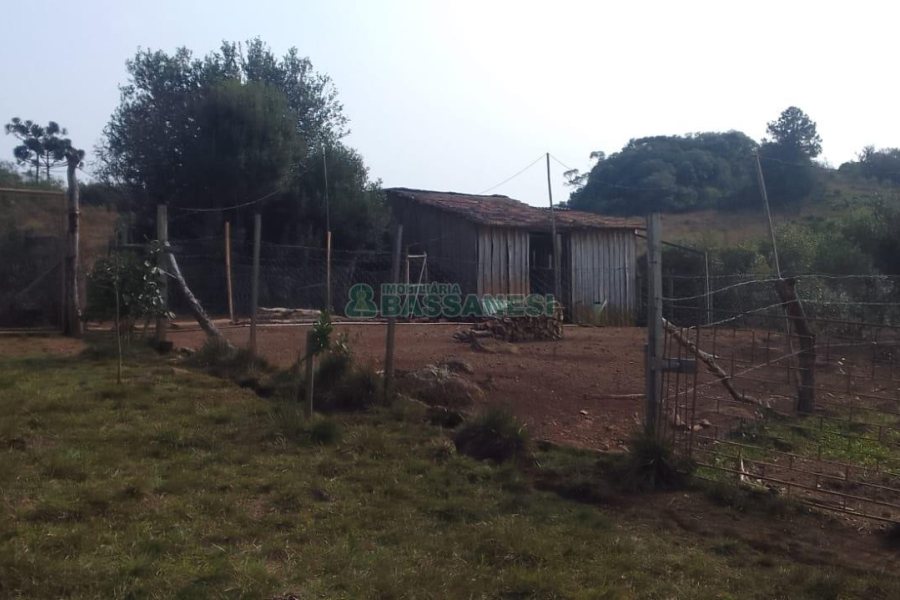 Chácara com 100m², 3 dormitórios, no bairro Criúva em Caxias do Sul para Comprar