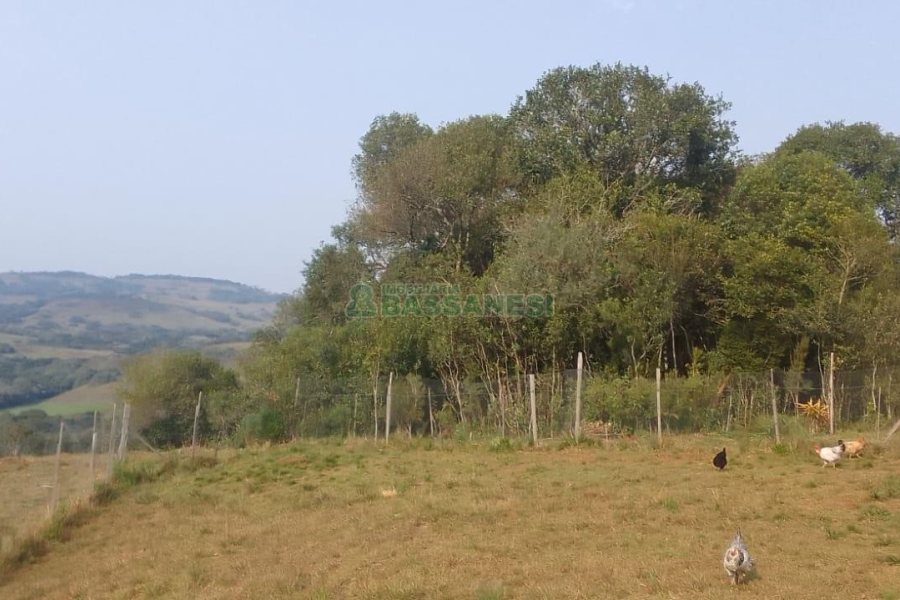 Chácara com 100m², 3 dormitórios, no bairro Criúva em Caxias do Sul para Comprar