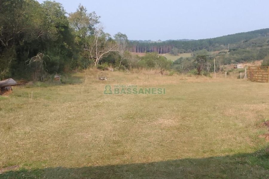 Chácara com 100m², 3 dormitórios, no bairro Criúva em Caxias do Sul para Comprar