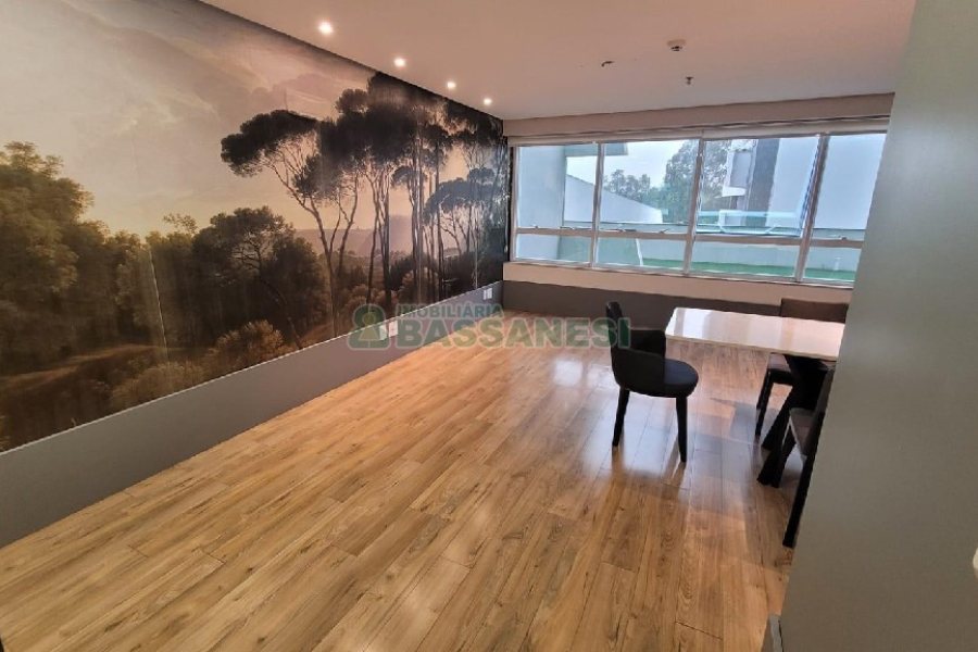 Sala com 30m², no bairro Villagio Iguatemi em Caxias do Sul para Comprar