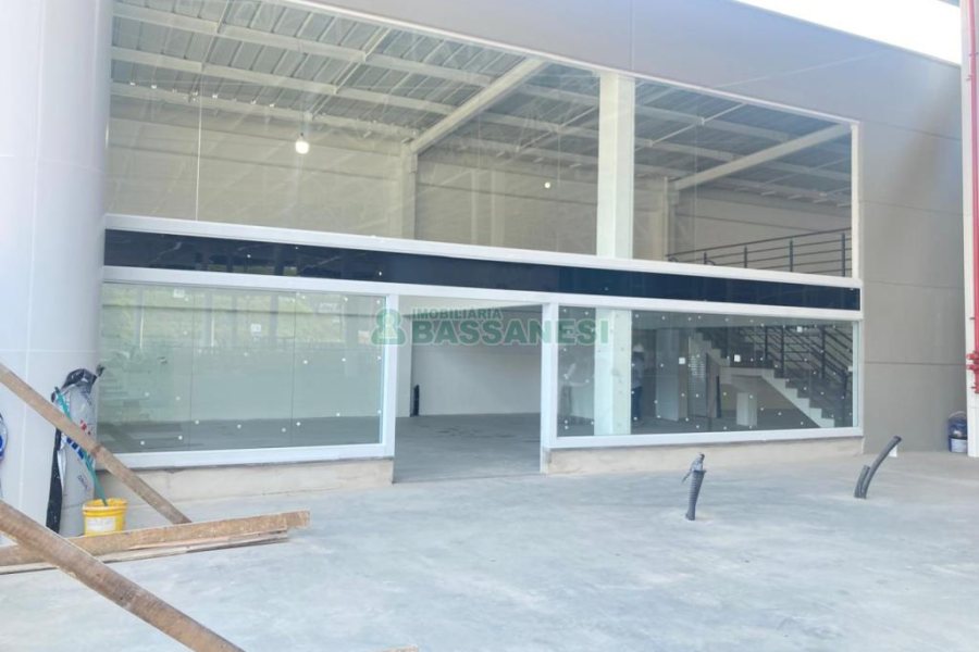 Loja com 156m², no bairro Panazzolo em Caxias do Sul para Alugar