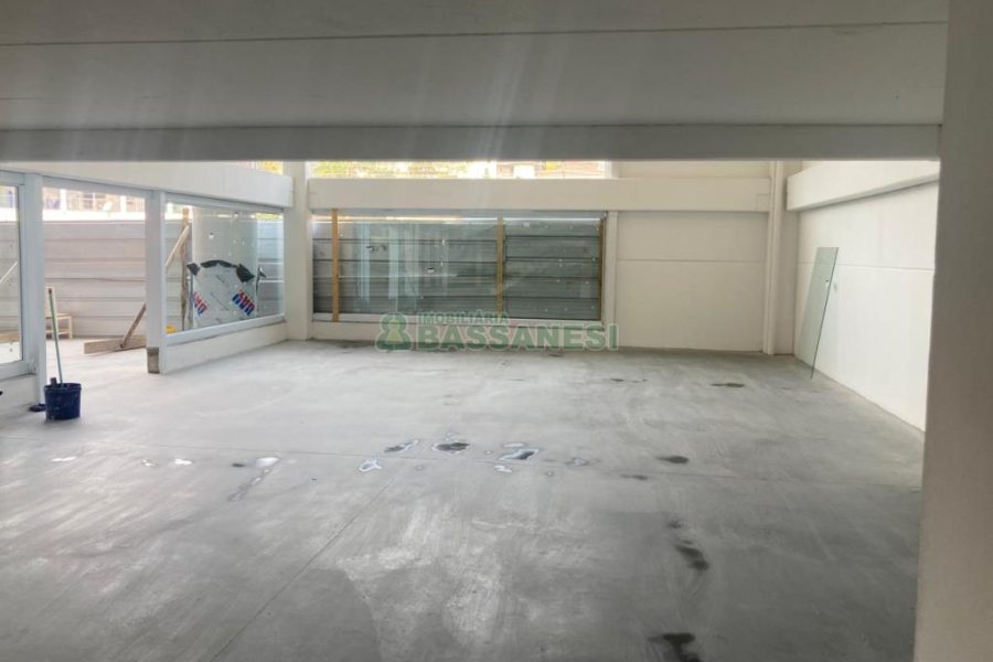 Loja com 156m², no bairro Panazzolo em Caxias do Sul para Alugar